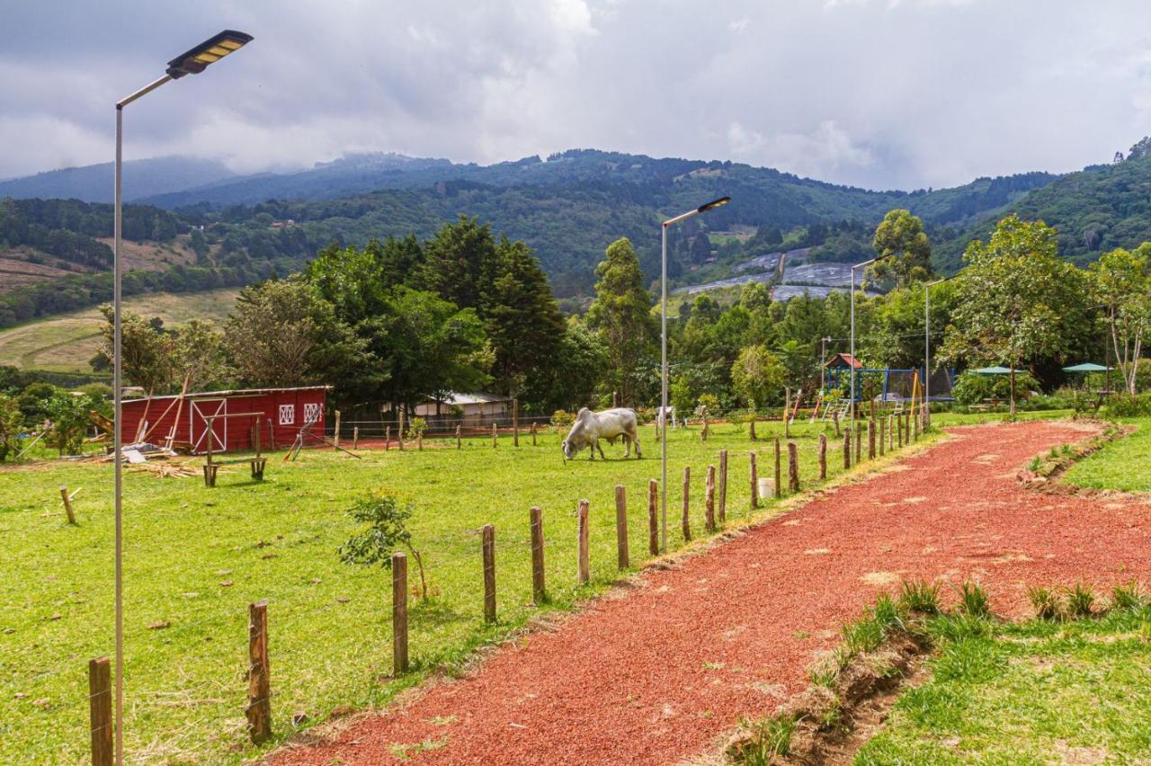 Hotel & Spa Escondite De La Montana Sabana Redonda ภายนอก รูปภาพ