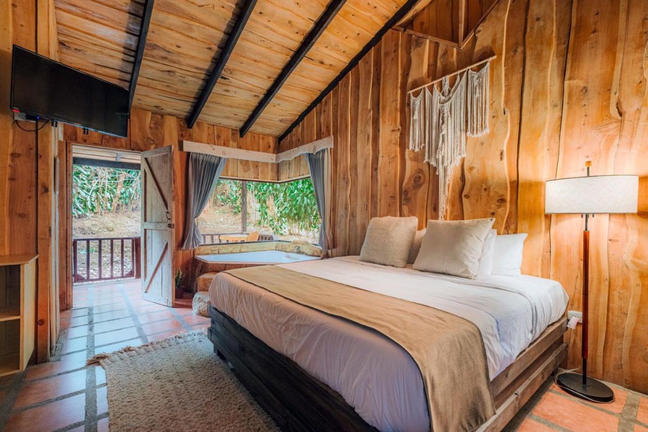 Hotel & Spa Escondite De La Montana Sabana Redonda ภายนอก รูปภาพ