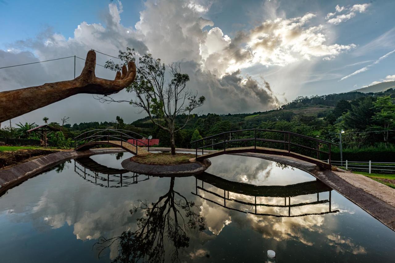 Hotel & Spa Escondite De La Montana Sabana Redonda ภายนอก รูปภาพ