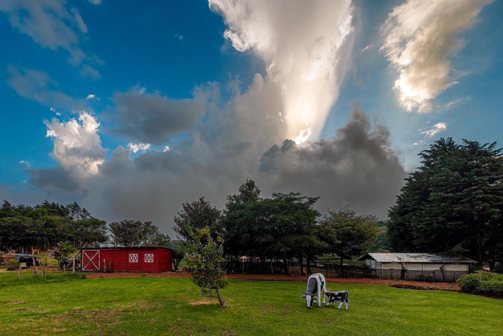 Hotel & Spa Escondite De La Montana Sabana Redonda ภายนอก รูปภาพ